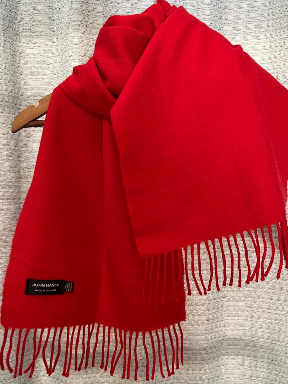 JOHN HANLY - Crimson Luxury Scarf
100% Merino Wool - Made in Ireland